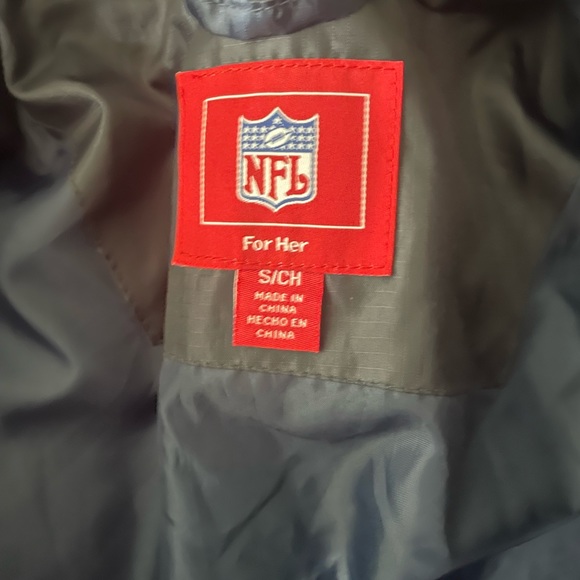 NFL brand Seattle Seahawks winter jacket - Picture 5 of 7